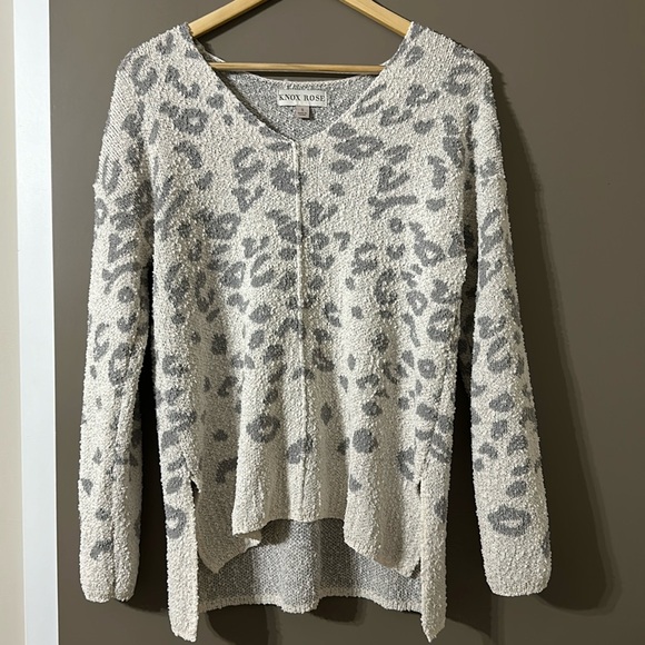 Knox Rose Sweaters - Women’s Knox Rose Sweater Size S animal print,cozy sweater! Excellent condition!
